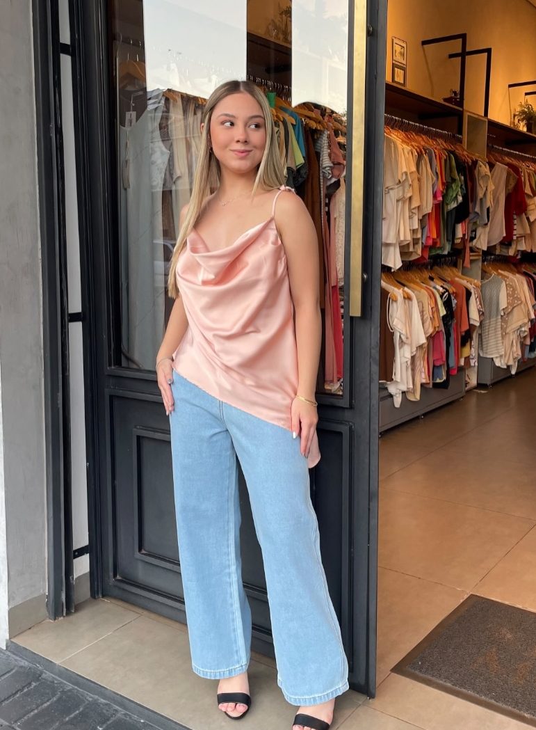 Blusa cetim e jeans